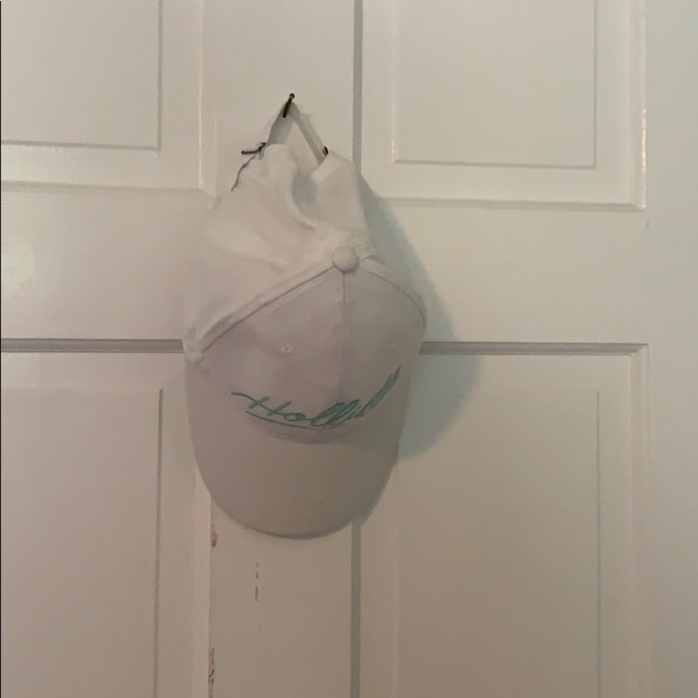 White hollister hat